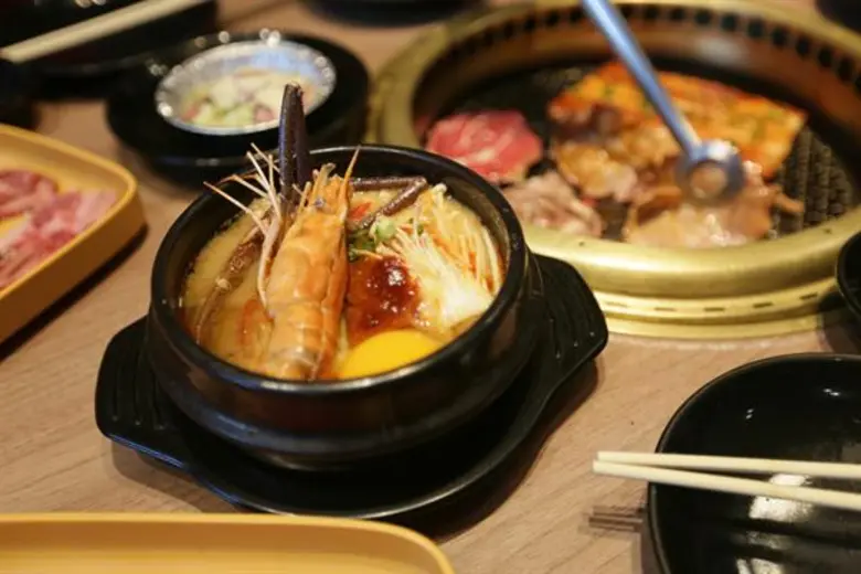 อากะ ฉลองความสำเร็จ 11 ปี เอาใจคนรักบุฟเฟ่ต์ปิ้งย่าง