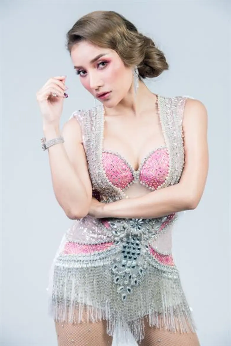 สวยและแซ่บมาก สำหรับนักร้องลูกทุ่งสาว "นุ...