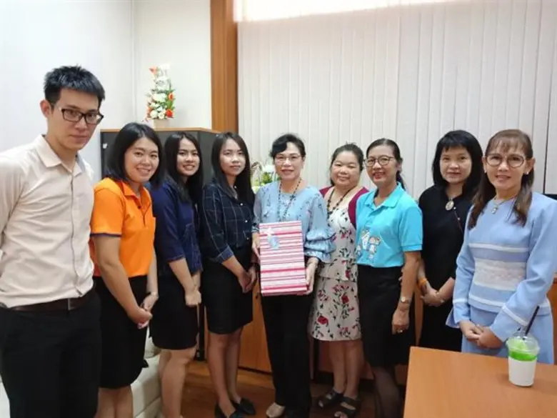 ที่ห้องทำงานผู้ตรวจราชการ ส.ป.ก. กลุ่มตรวจและประสานราชการ ได้มอบของขวัญแด่ผู้ตรวจราชการ ส.ป.ก.เนื่องในโอกาสวันเกษียณอายุราชการ ปีงบประมาณ 2561