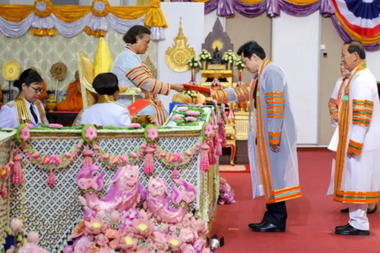 ซีอีโอ เครือเจริญโภคภัณฑ์ รับพระราชทานปริ...