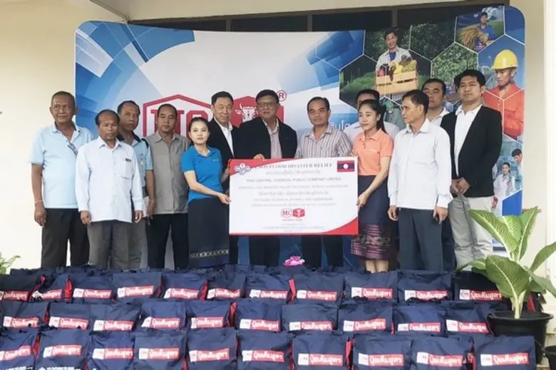 นายวัชระ ปิงสุทธิวงศ์ (ที่ 6 จากซ้าย) เจ้...