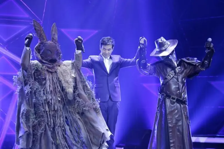 สมศักดิ์ศรี หน้ากากอีกาเหล็ก คว้าแชมป์ Group Jungle War  เอาชนะหน้ากากกระต่ายป่า เฉลยเป็น โบ สุนิตา