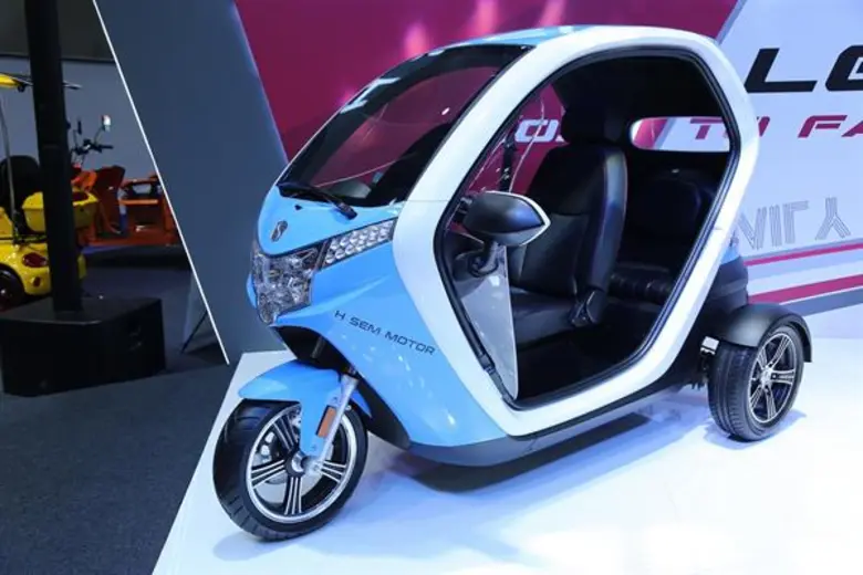 บริษัท เอช เซม มอเตอร์ จำกัด เปิดตัวรถสาม...