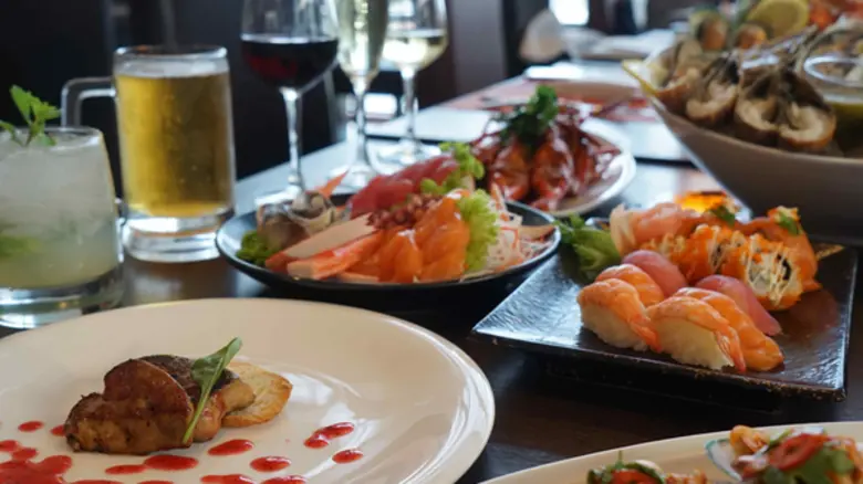 ห้องอาหารเดอะสแควร์ โรงแรมโนโวเทล กรุงเทพ...