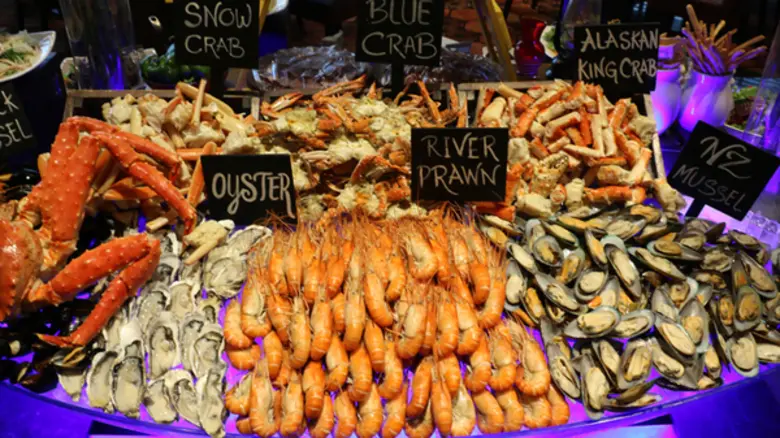 บุฟเฟ่ต์ซีฟู้ดคืนวันศุกร์-เสาร์ กับความว้าวที่ทุกคนรอคอย