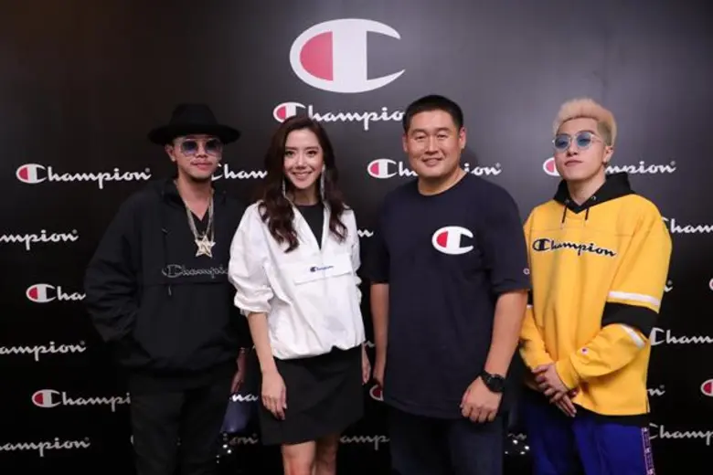 เหล่าคนดังสายสปอร์ตไลฟ์สไตล์ ร่วมฉลองเปิดร้าน Champion แห่งแรกของไทย  ที่ชั้น 3 โซนเอเทรียม ศูนย์การค้าเซ็นทรัลเวิลด์