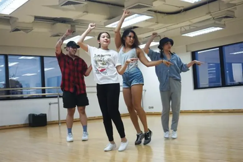 บุกห้องซ้อม GREEN CONCERT # 21 DANCE FEVER  เค้าท์ดาวน์ #แดนซ์ยับ กับ #ศิลปินเยอะมว๊าก