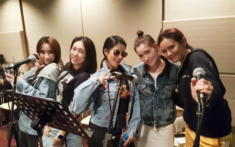 บุกห้องซ้อม GREEN CONCERT # 21 DANCE FEVER  เค้าท์ดาวน์ #แดนซ์ยับ กับ #ศิลปินเยอะมว๊าก