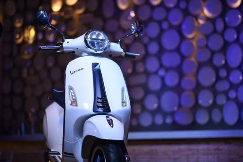 เวสป้าพาล่องเรือยอชท์ชมพระอาทิตย์ตกที่ภูเก็ตพร้อมเปิดตัวเวสป้า พรีมาเวร่า ยอชท์ คลับ ที่ได้รับแรงบันดาลใจมาจากการล่องเรือสุดประทับใจตามแบบฉบับอิตาเลี่ยน #VespaPrimaveraYachtClub