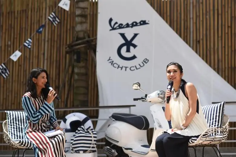 เวสป้าพาล่องเรือยอชท์ชมพระอาทิตย์ตกที่ภูเก็ตพร้อมเปิดตัวเวสป้า พรีมาเวร่า ยอชท์ คลับ ที่ได้รับแรงบันดาลใจมาจากการล่องเรือสุดประทับใจตามแบบฉบับอิตาเลี่ยน #VespaPrimaveraYachtClub