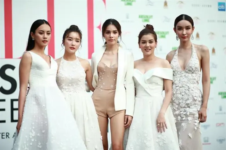 ยิ่งใกล้วันแต่งงานออร่าว่าที่เจ้าสาวยิ่งแ...