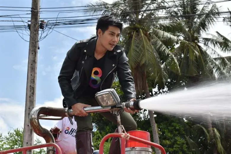 “มังกร-มีน-กล้วย-ต้นข้าว” นำทีม ลงพื้นที่ฟื้นฟูน้ำท่วมพื้นที่บ้านแหลม เพชรบุรี