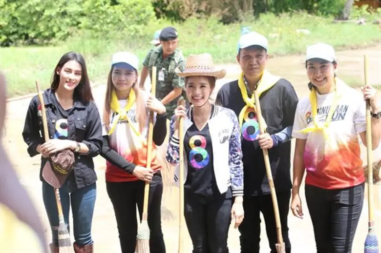 “มังกร-มีน-กล้วย-ต้นข้าว” นำทีม ลงพื้นที่ฟื้นฟูน้ำท่วมพื้นที่บ้านแหลม เพชรบุรี