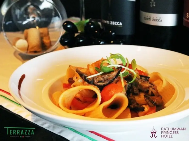 ห้องอาหารอิตาเลียนเทอราซซ่า ชั้น 8 โรงแรม...