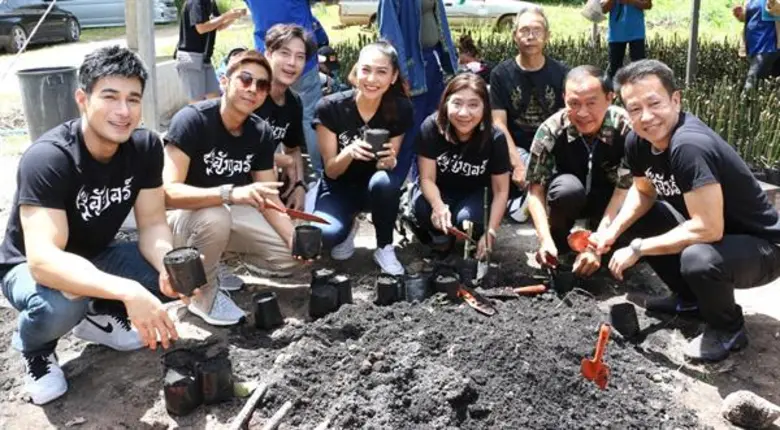 “โอม-บูม” นำทีมนักแสดงจัดกิจกรรมดีๆเพื่อสังคม ใน“อังกอร์กลับคืนสู่ป่า” ร่วมใจบรรจุพันธุ์กล้าไผ่หนาม