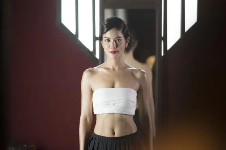 Movie Guide: ย้อนเวลาสู่ยุค 40 ผ่านแฟชั่นสะดุดตาของ “ก้อย รัชวิน”  กับบทบาท “บุษรา” ใน “ขุนพันธ์ 2”