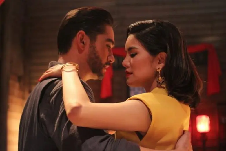 Movie Guide: ย้อนเวลาสู่ยุค 40 ผ่านแฟชั่นสะดุดตาของ “ก้อย รัชวิน”  กับบทบาท “บุษรา” ใน “ขุนพันธ์ 2”