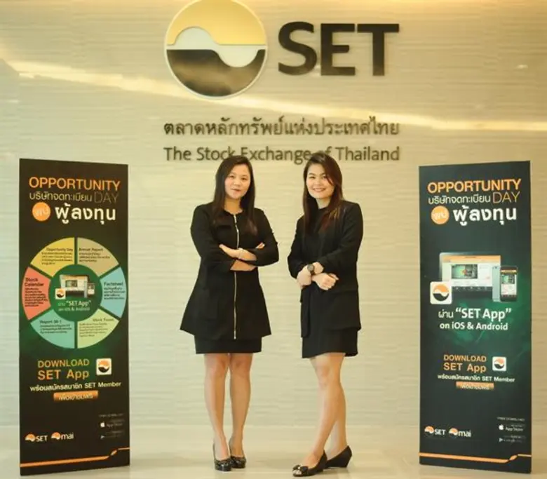 คุณชลธิชา ศุภลักษณ์เมธา (ซ้าย) ผู้อำนวยกา...