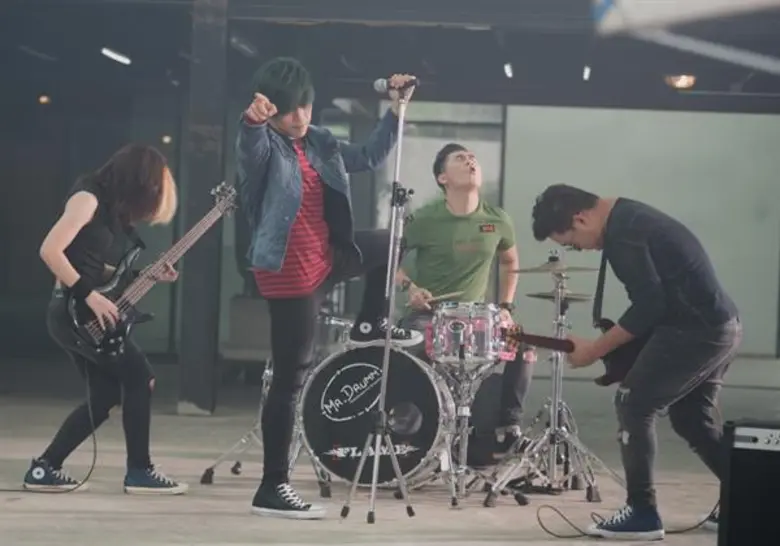 ร็อกดาร์กไซด์ 500 ล้านวิว “วงเฟลม” แรงเดือด!  ส่งเอ็มวีเพลง “เคียว” ไม่ถึง 10 วันทะลุ 10 ล้านวิว!