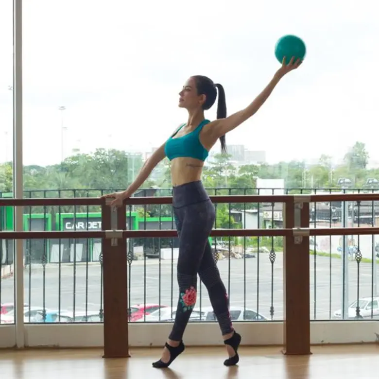 หุ่นดีเว่อร์! “ซูซี่-สุษิรา” เผยเคล็ดลับบอดี้เฟิร์มสวย พร้อมอวดกล้ามท้องเซ็กซี่ ที่ทำหนุ่มๆ ใจบางทั้งประเทศ