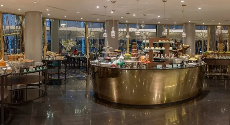 อิ่มอร่อยกับธีมบุฟเฟ่ต์นานาชาติมื้อค่ำตลอ...