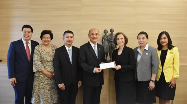 สโมสรโรตารีกรุงเทพเพลินจิต นำโดย นางสุนีย...