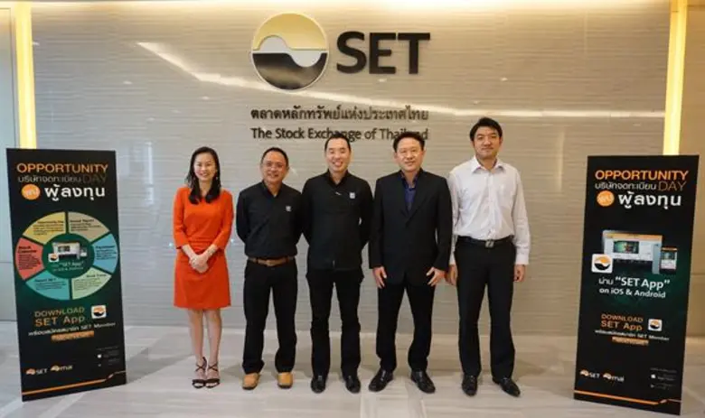 นายทรงพล ชัญมาตรกิจ (กลาง) ประธานเจ้าหน้า...