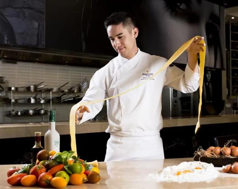 "โวลติ เรสเตอรองต์ แอนด์ บาร์" โรงแรมแชงกรี-ลา กรุง...