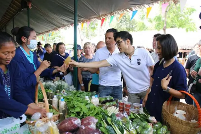 ก่อนจะเริ่ม "เทศกาลอาหารและไวน์ระดับโลกคร...