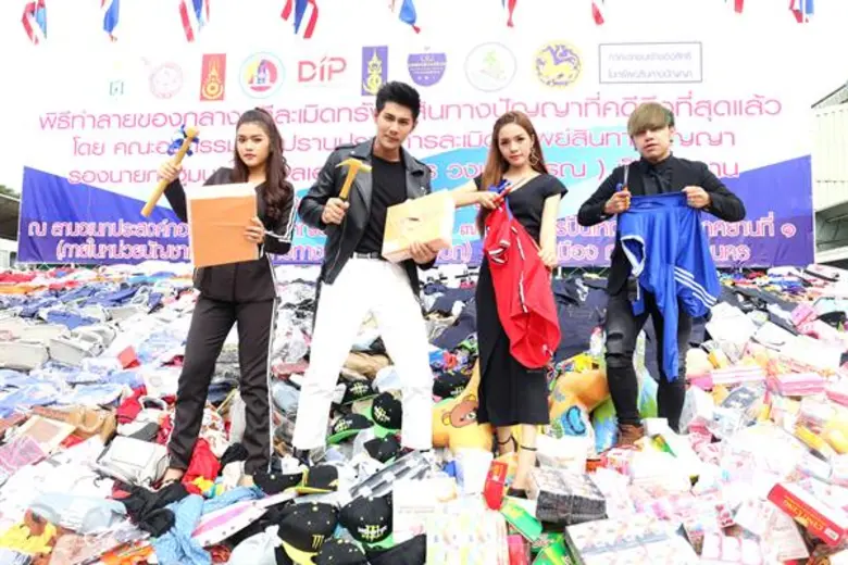 “เก่ง วงเฟลม นำทีมศิลปิน ช่อง 8 อาร์สยาม” ทำลายของละเมิดทรัพย์สินทางปัญญา