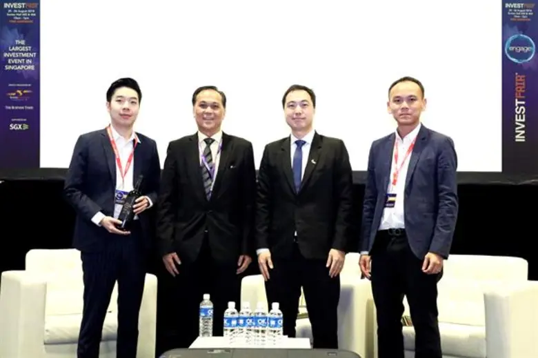 ดร.พงศ์ธร ธาราไชย (ขวา) ประธานกรรมการบริห...