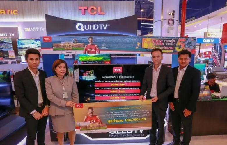 นายทอมมี่ หยาง (ที่สองจากขวา) กรรมการผู้จ...