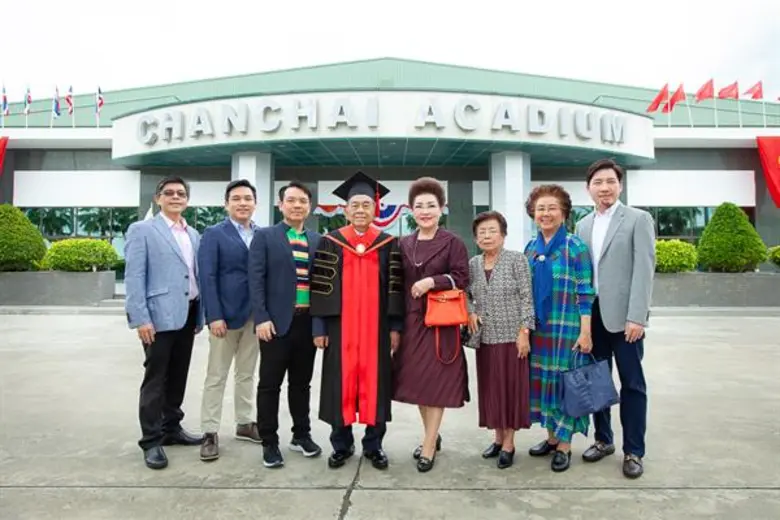 เสาวนีย์ อักษรานุวัตร (ที่ 4 จากขวา), พงศ...