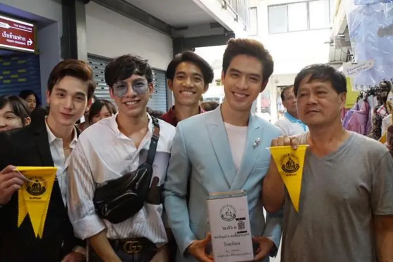 “ต้น-เบสท์” ชวนซื้อธง “วันมหิดล” ช่วยเหลือผู้ป่วยด้อยโอกาส ...