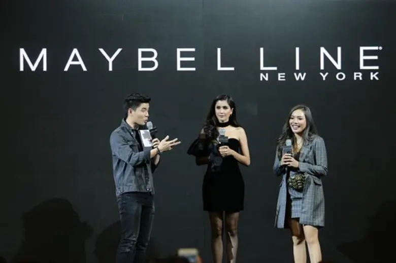 รันเวย์ฮอตฉ่าลุกเป็นไฟ!!! “เมย์เบลลีน นิวยอร์ค” ดึง “ปู – ไปรยา” อิท เกิร์ล คนล่าสุด อวดลุคสุดแซ่บ!! ก่อนลัดฟ้าไปร่วมสัมผัสประสบการณ์แฟชั่นระดับโลก “นิวยอร์ค แฟชั่น วีค” นำเทรนด์แต่งหน้าสุดฮอตต้อนรับฤดูกาลฟอล-วินเทอร์ 2018 นี้