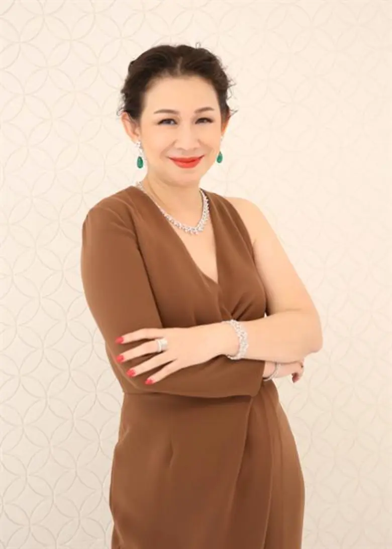 ไม่มีคำว่าธรรมดา... บอสสาวสวยสายแฟชั่นแห่...