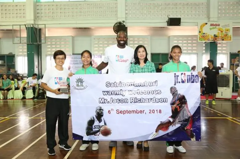 เจสัน ริชาร์ดสัน มอบรางวัลโรงเรียนดีเด่นแห่งปี  เปิดคลินิก NBA Cares สาธิตลีลา อดีตแชมป์เอ็นบีเอสแลมดังก์ 2 สมัย  โรงเรียนสตรีนนทบุรี รับรางวัลโรงเรียนดีเด่นแห่งปี โครงการอบรมหลักสูตรอบรมผู้ฝึกสอน Jr. NBA Coaches Academy