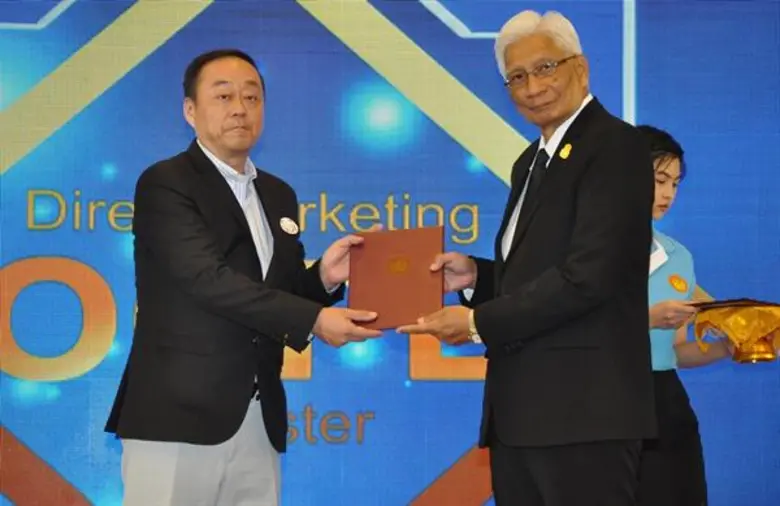 คุณ ซัง โฮ ลี รองผู้อำนวยการฝ่ายจัดซื้อภาพยนตร์ บริ...