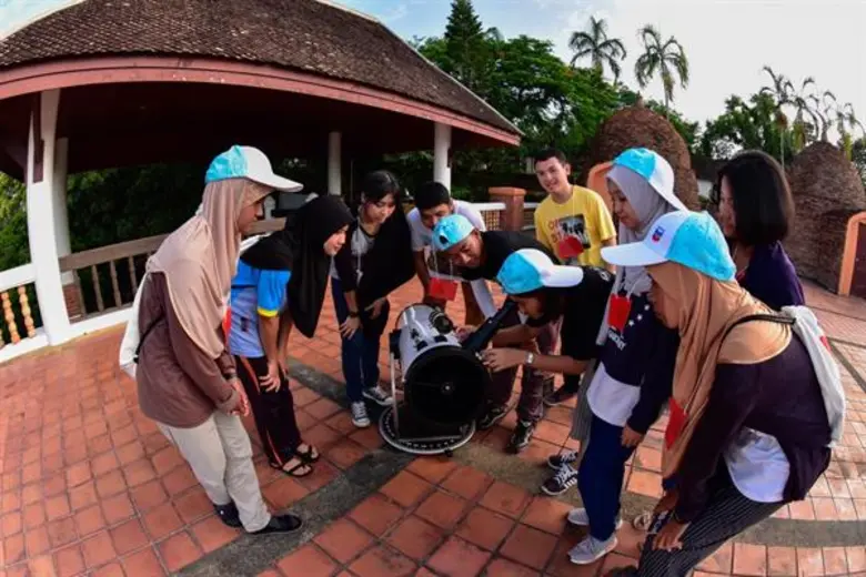 หลายๆ คนคิดว่าเรื่องราวบนท้องฟ้าเป็นเรื่อ...