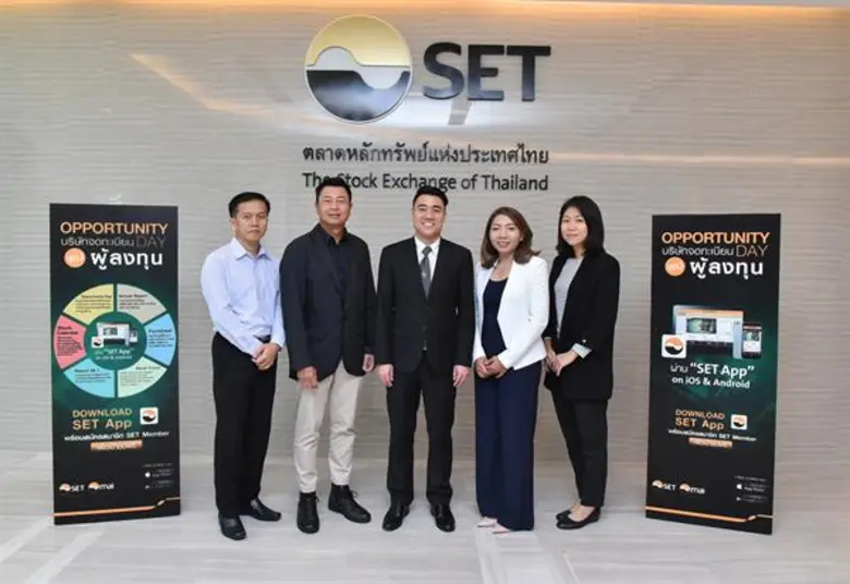 คุณพีรพันธ์ จิวะพรทิพย์ (กลาง) รองกรรมการ...