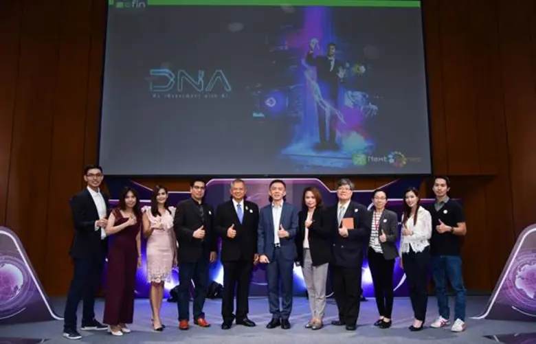 นายพรเลิศ เตชะรัตโนภาส (กลาง) ประธานกรรมก...