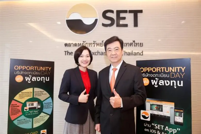 รศ.ดร.เฉลียว วิทูรปกรณ์ (ขวา) รองประธานเจ...