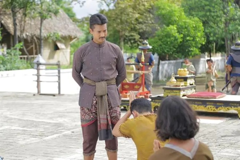 “เป้” เผลอถีบยอดอก “ต๊อบ” จนจุก!!!  ใน “ตำนานสมเด็จพระนเรศวรมหาราช เดอะซีรีส์2”