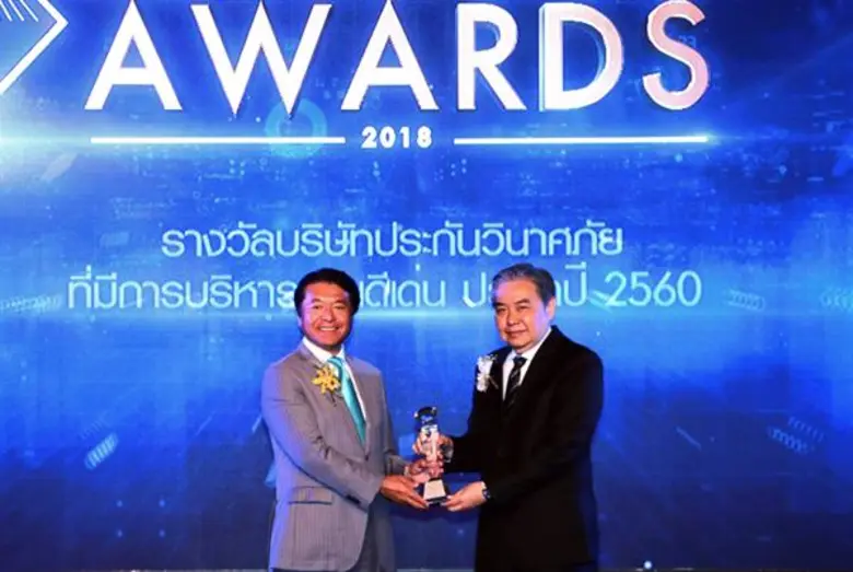 นายอภิศักดิ์ ตันติวรวงศ์(ขวา) รัฐมนตรีว่า...