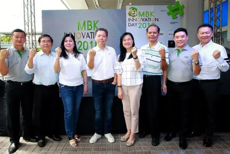 นายสุเวทย์ ธีรวชิรกุล (ที่ 4 จากซ้าย) ประ...