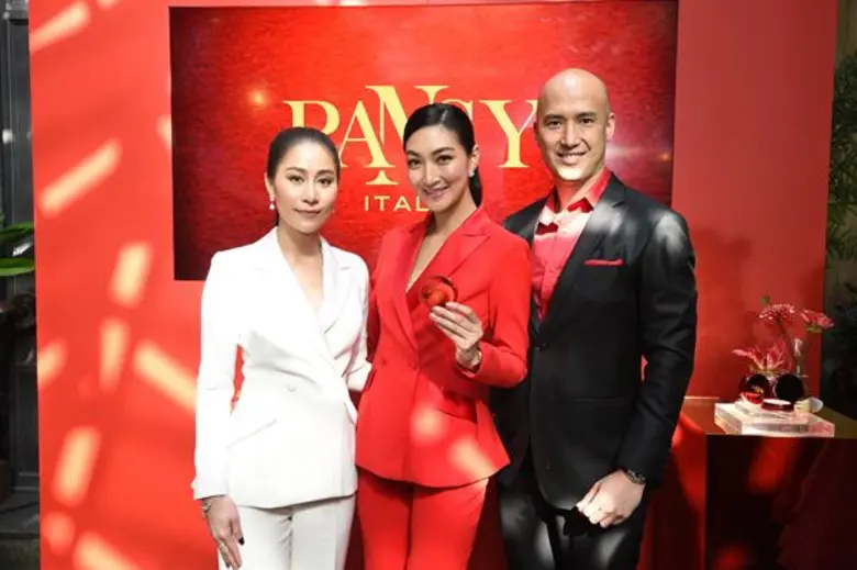 “แป้งแพนซี่” ไอเท็มบิวตี้ผลิตภัณฑ์แรก จากแบรนด์ “แพนซี่” แนะนำตัวในบรรยากาศไฮที ในงาน “แพนซี่ เดอะ มิชชั่น”