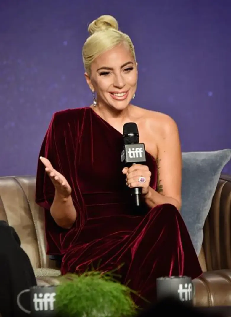 ไม่เพียงแค่ร่วมเดินพรมแดง ในงานToronto In...