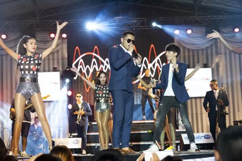 2 ตัวแม่ ใบเตย-จ๊ะ อาร์สยาม จัดเซอร์ไพร์ส คอนเสิร์ต สบายดีทีวีสัญจร เดอะบิ๊กโชว์ จ.ลำปาง