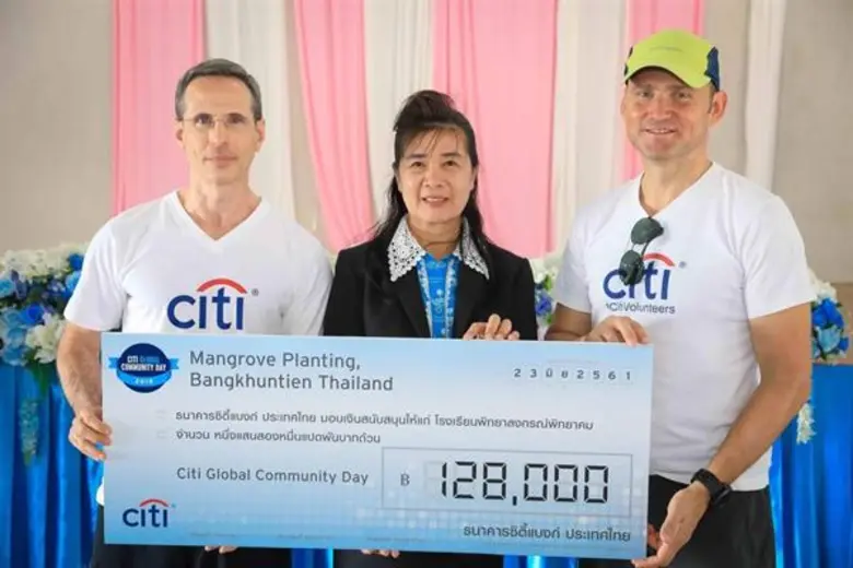 มร. ทีบอร์ พานดิ กรรมการผู้จัดการใหญ่ ธนา...