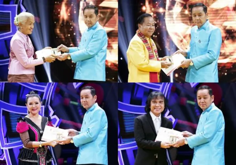 เหล่าศิลปินหมอลำ ปลื้ม! คว้ารางวัล “สุดยอดหมอลำ” ไมค์ทองคำหมอลำฝังเพชร!!!